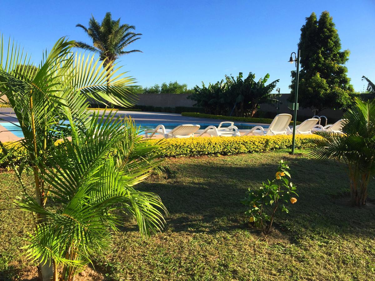 Los Jazmines Hotel Resort Warnes Екстериор снимка
