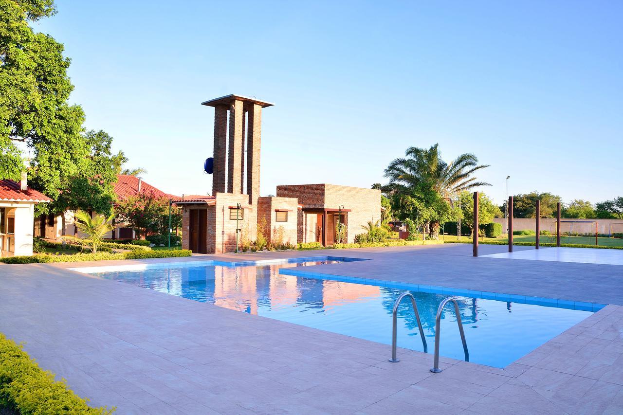 Los Jazmines Hotel Resort Warnes Екстериор снимка