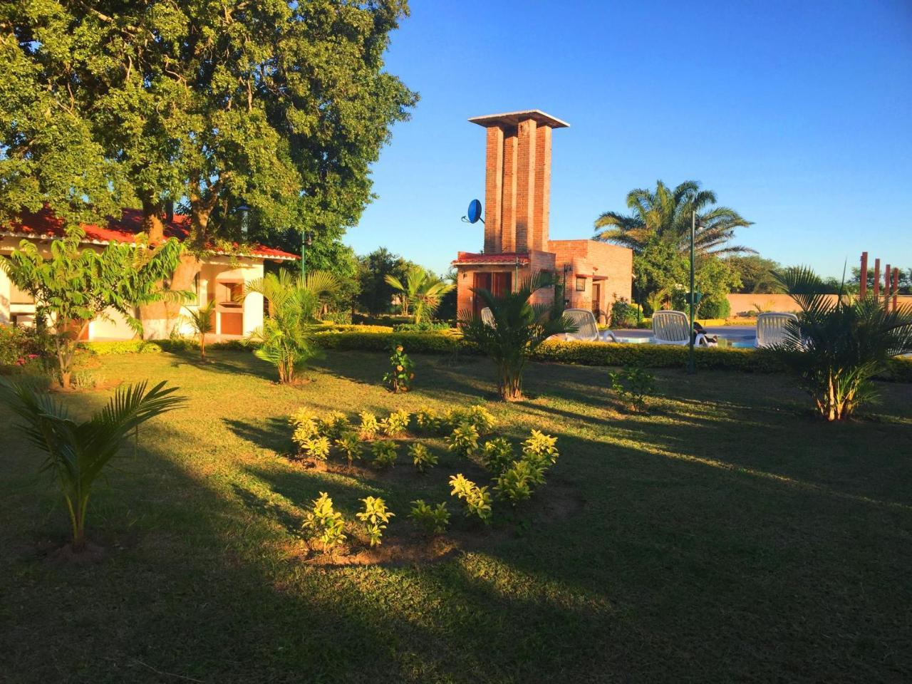 Los Jazmines Hotel Resort Warnes Екстериор снимка